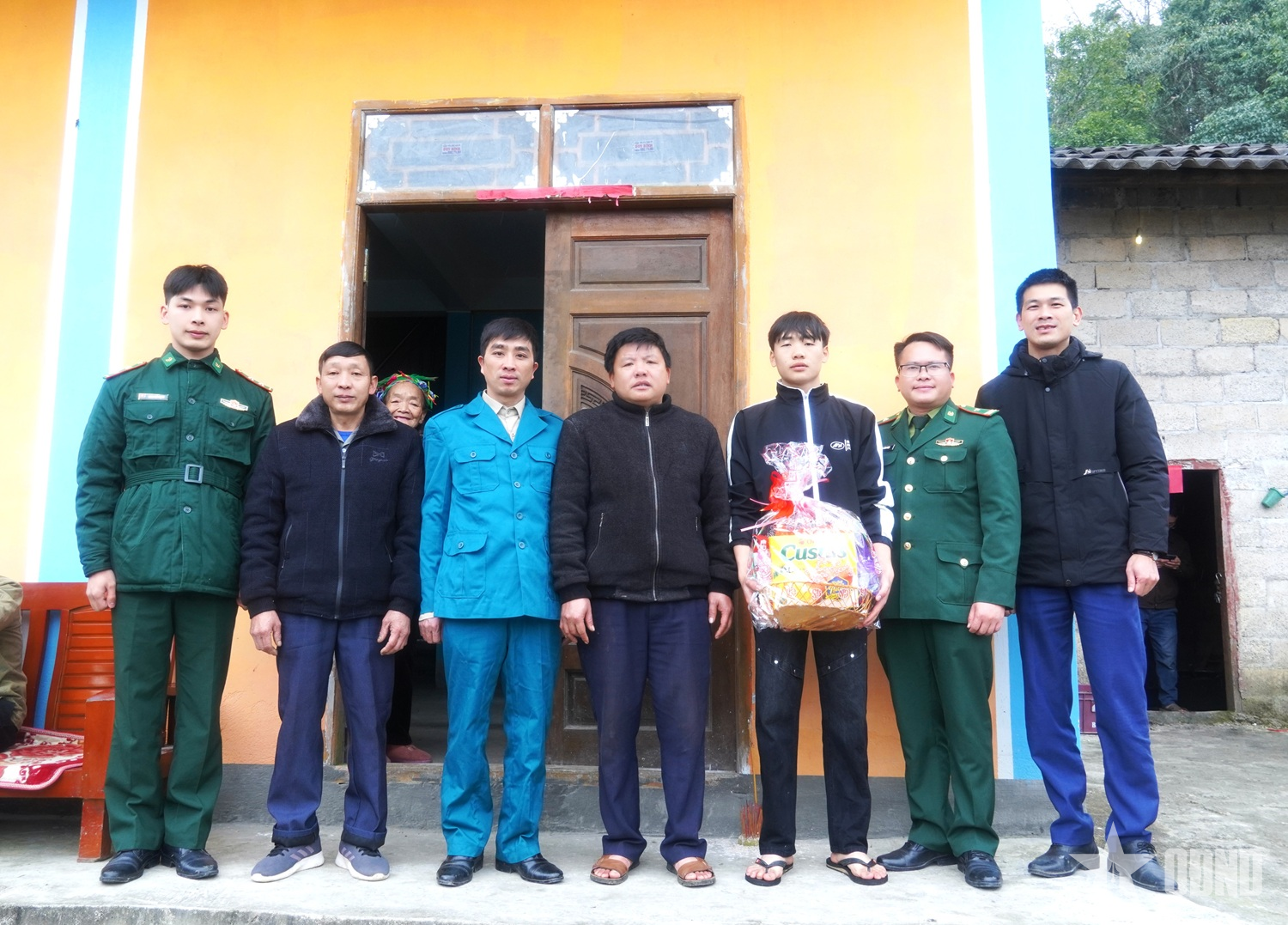 Niềm vui trước ngày nhập ngũ của chàng trai dân tộc Dao nơi biên cương Sơn Vĩ

